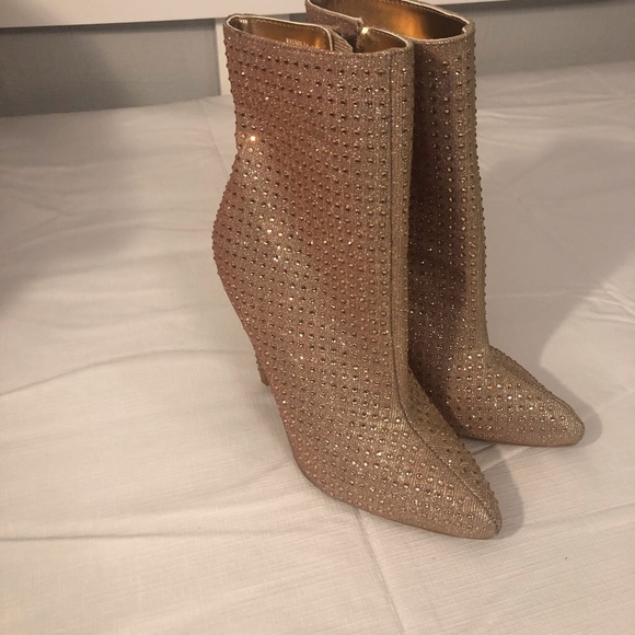 Anne Michelle Shoes - Women’s Magnolia SZ 6/36 Pinkish/Gold Shimmer by Anne Michelle Booties